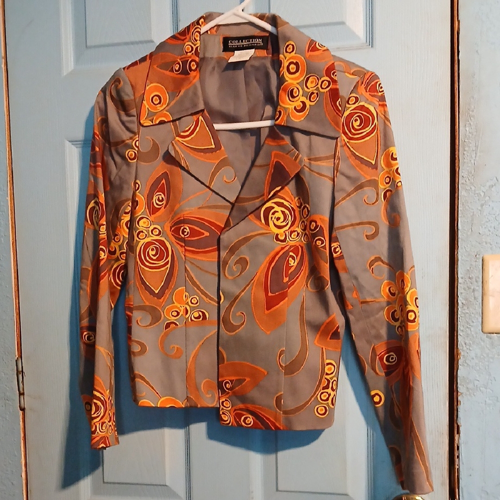 Harve Benard Gold and Gray Blazer with Classic Design
